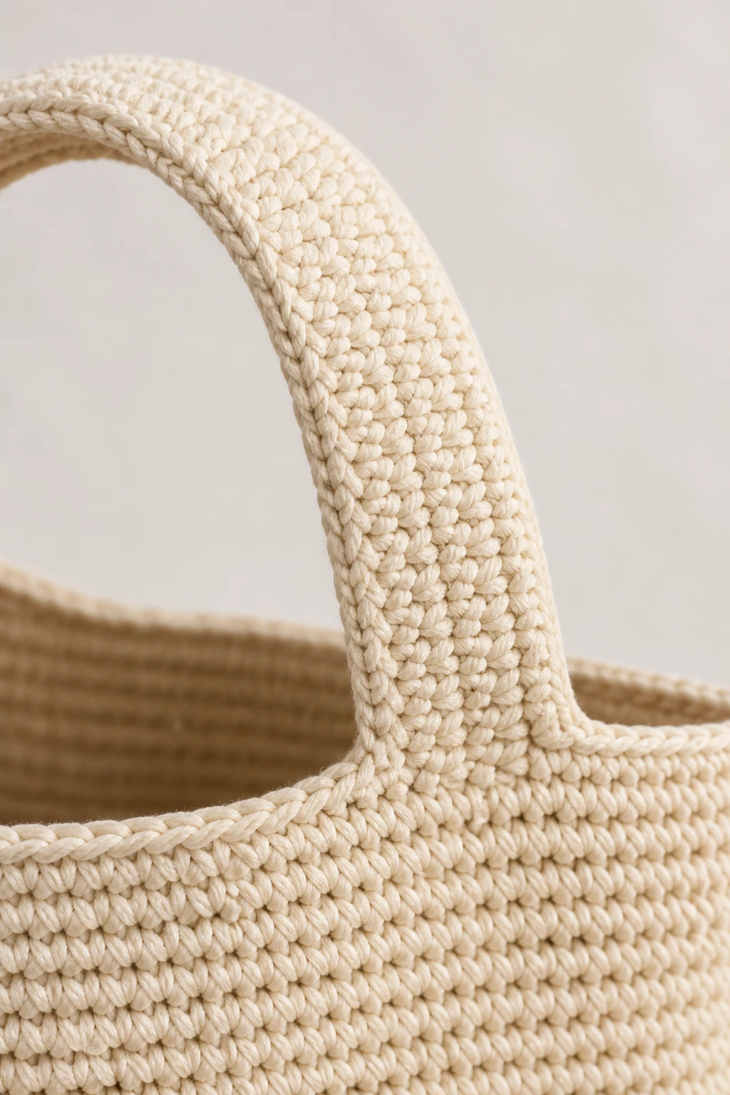 closeup of a cotton crochet tote handle with tight stitches